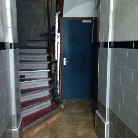Hotel Cyrano Voltaire Париж Экстерьер фото