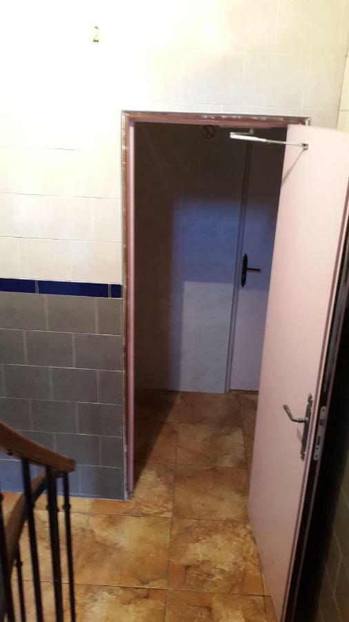 Hotel Cyrano Voltaire Париж Экстерьер фото