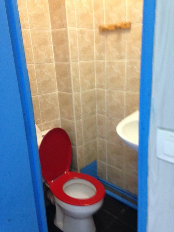 Hotel Cyrano Voltaire Париж Экстерьер фото